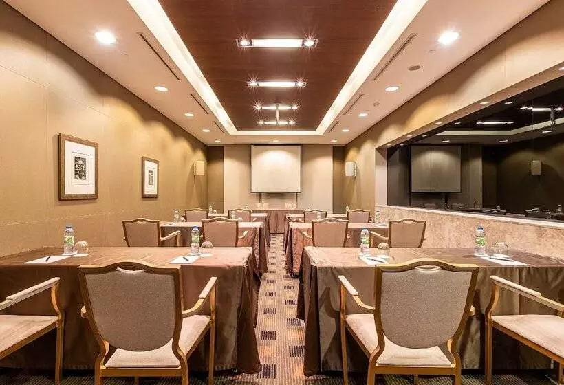 هتل De Convenções De Talatona