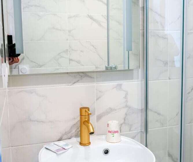 Brit Hotel Essentiel Reims Taissy