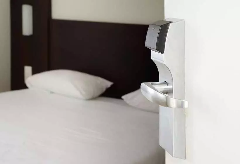 Brit Hotel Essentiel Reims Taissy