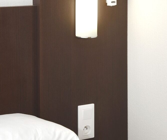 Brit Hotel Essentiel Reims Taissy