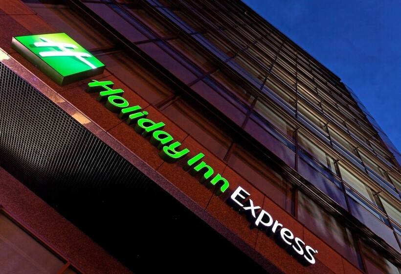 בית מלון כפרי Holiday Inn Express Bogotá   Parque La 93, An Ihg