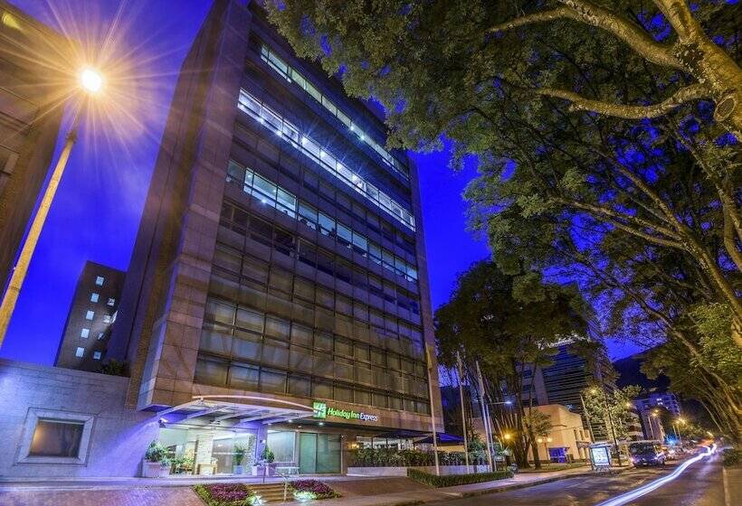בית מלון כפרי Holiday Inn Express Bogotá   Parque La 93, An Ihg