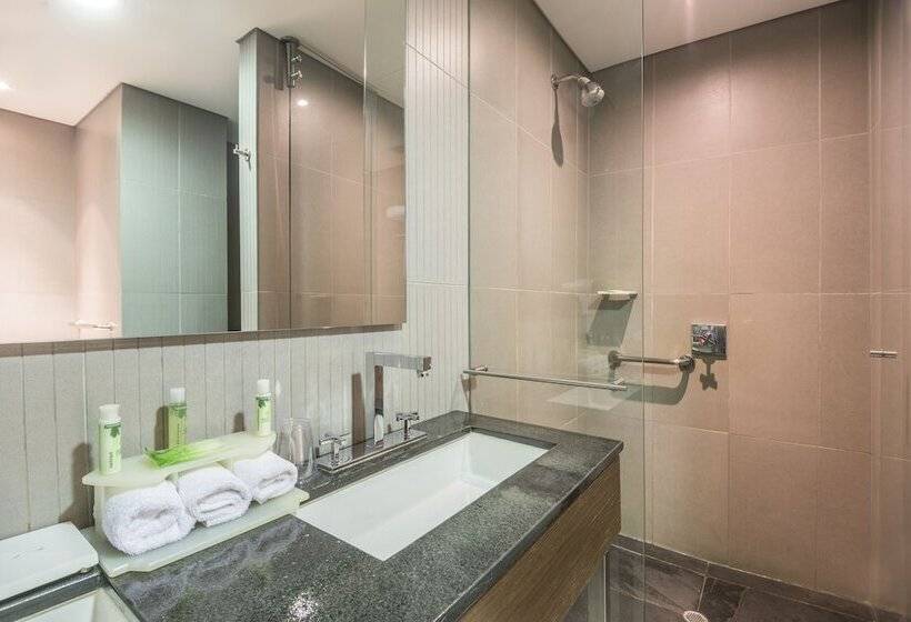 בית מלון כפרי Holiday Inn Express Bogotá   Parque La 93, An Ihg