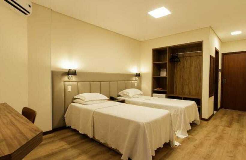 Отель Livramento Palace