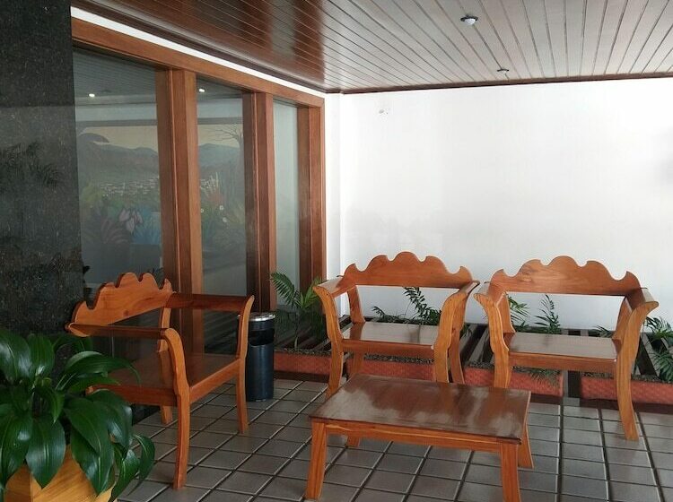 Отель Livramento Palace