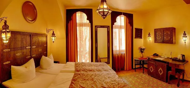 Hotelli Villa Oriental & Restaurant