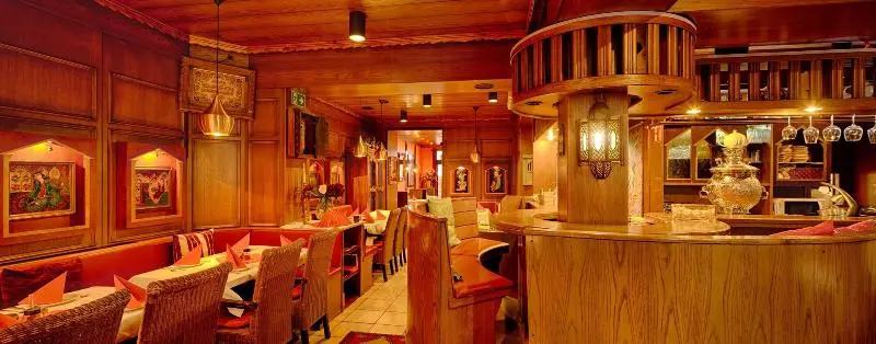 Hotelli Villa Oriental & Restaurant