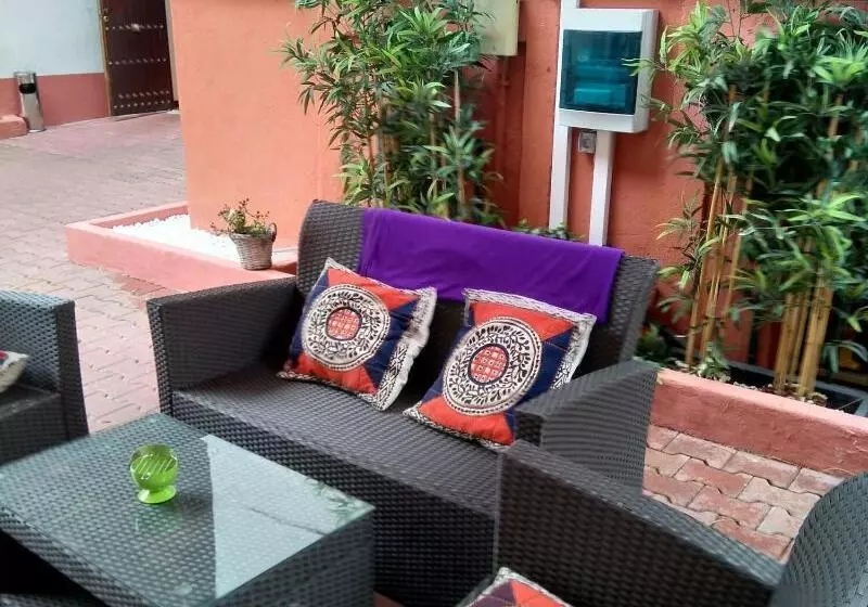 Hotelli Villa Oriental & Restaurant