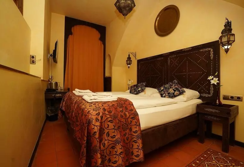 Hotelli Villa Oriental & Restaurant