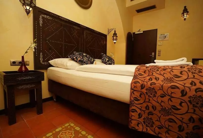 Hotelli Villa Oriental & Restaurant