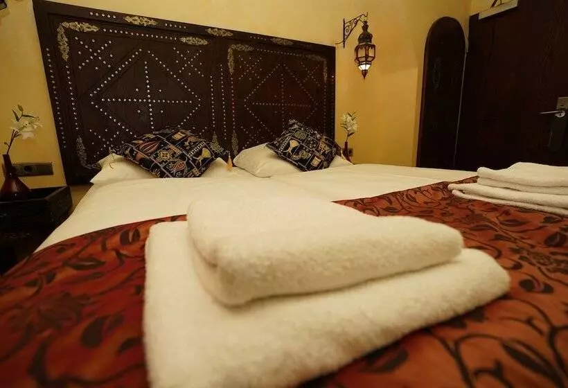 Hotelli Villa Oriental & Restaurant