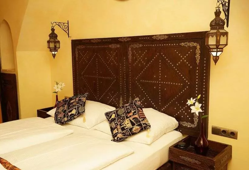 Hotelli Villa Oriental & Restaurant