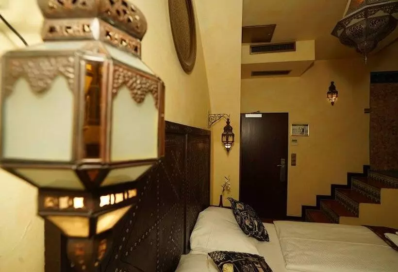 Hotelli Villa Oriental & Restaurant