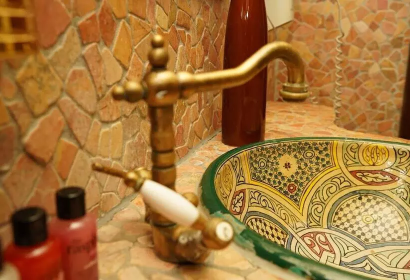 Hotelli Villa Oriental & Restaurant