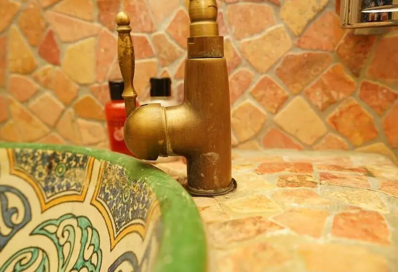 Hotelli Villa Oriental & Restaurant