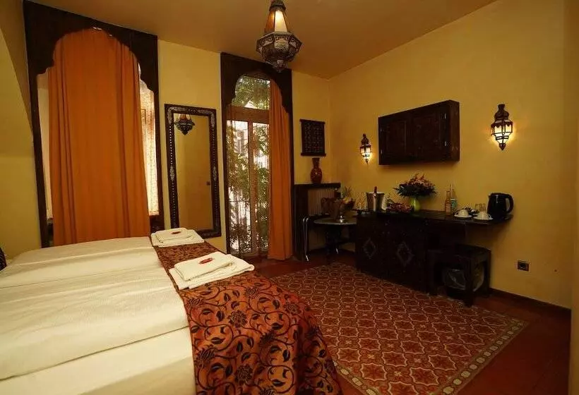 Hotelli Villa Oriental & Restaurant