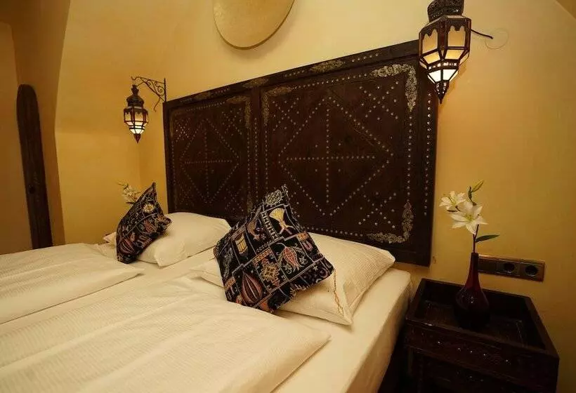 Hotelli Villa Oriental & Restaurant