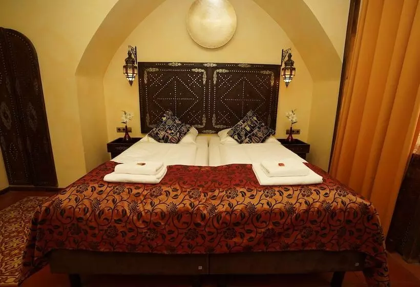 Hotelli Villa Oriental & Restaurant