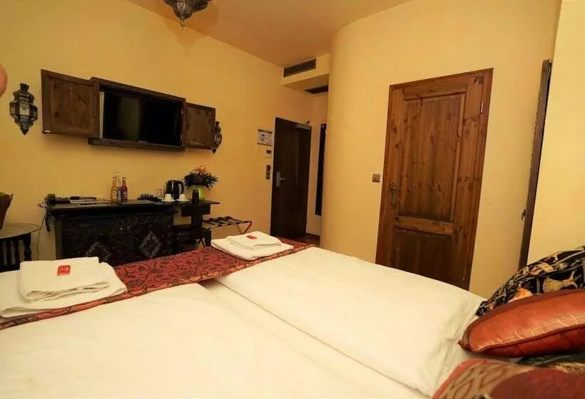 Hotelli Villa Oriental & Restaurant