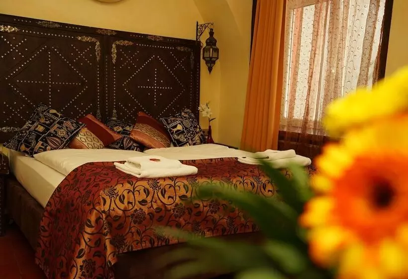 Hotelli Villa Oriental & Restaurant