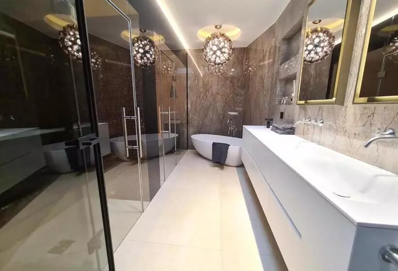 Suiten Aparthotel Aenea