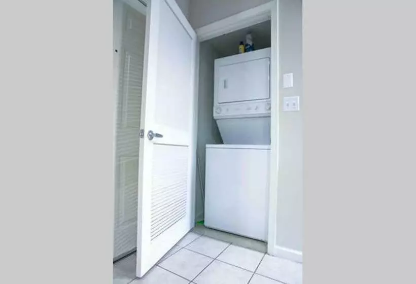 Amazing Apartments Near The Grove