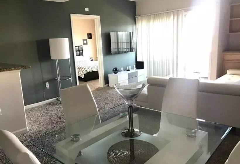 Amazing Apartments Near The Grove