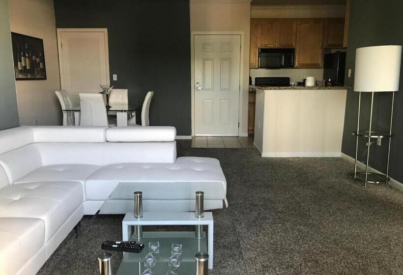 Amazing Apartments Near The Grove