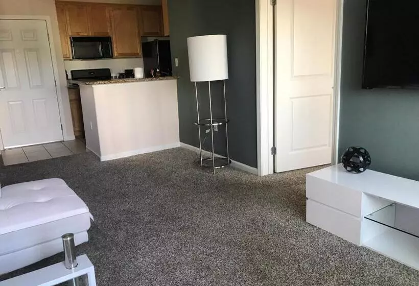 Amazing Apartments Near The Grove