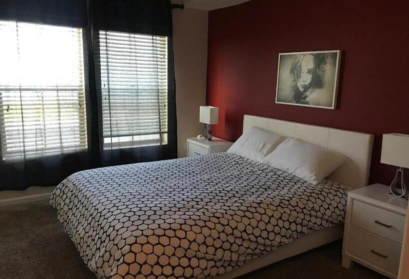 Amazing Apartments Near The Grove