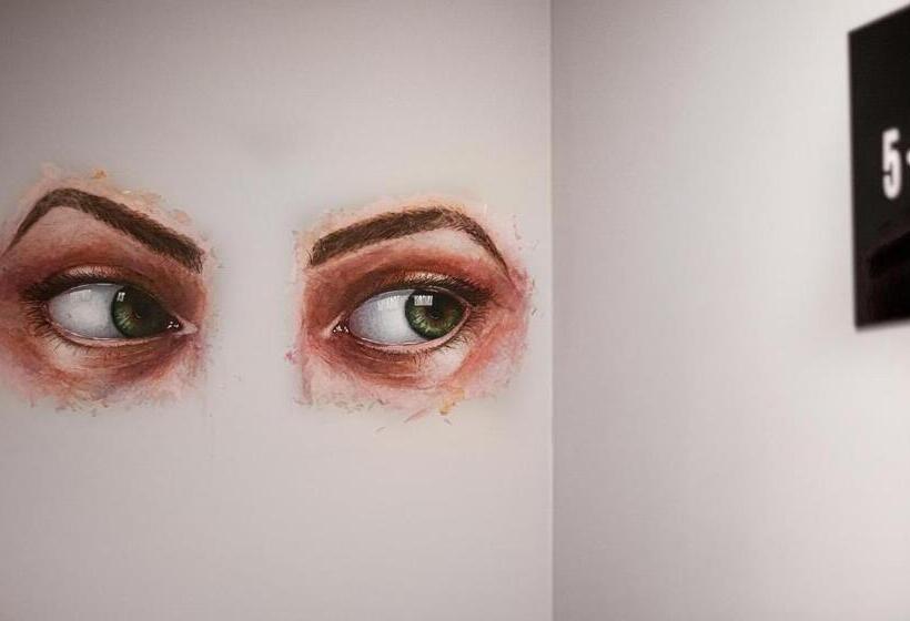 Boutique Hotel First City