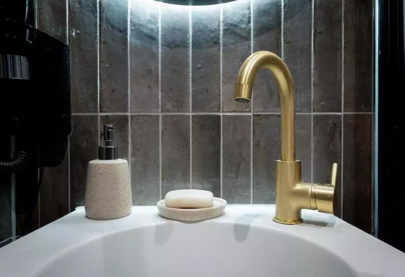 Boutique Hotel First City