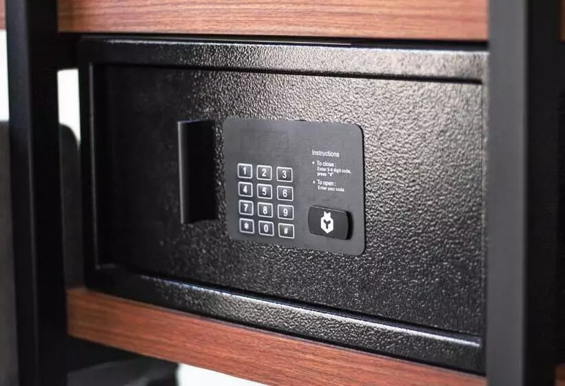 Boutique Hotel First City