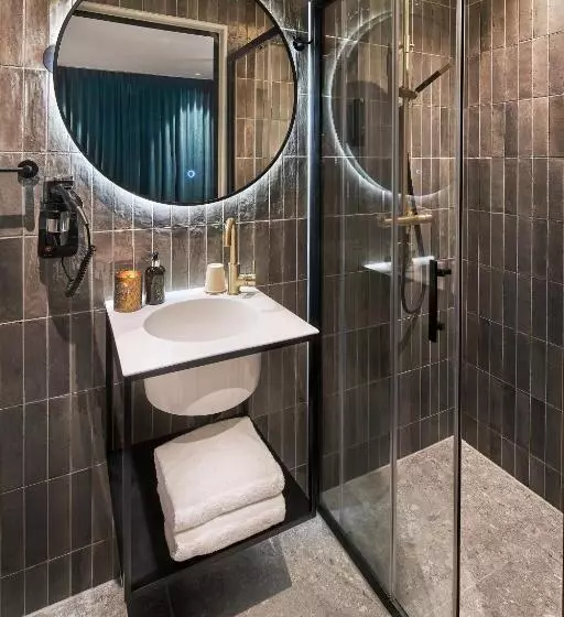 Boutique Hotel First City