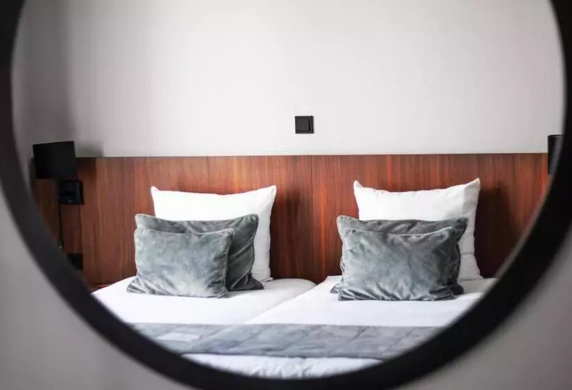 Boutique Hotel First City