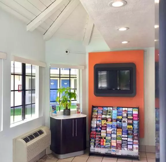 هتل Carlsbad Village Inn