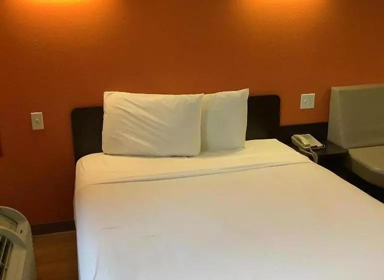 هتل Carlsbad Village Inn