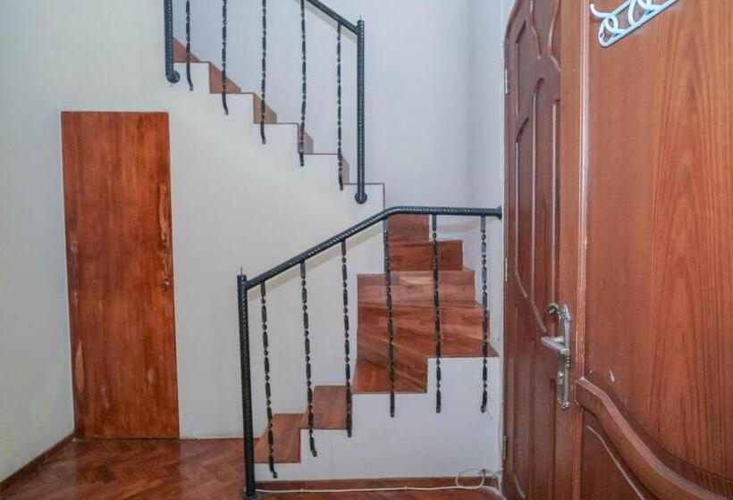 בית מלון כפרי Koolkost Syariah Near Senayan City