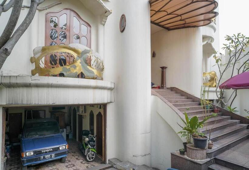 בית מלון כפרי Koolkost Syariah Near Senayan City