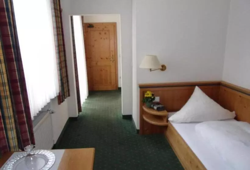 Hotelli Landgasthof Hacker