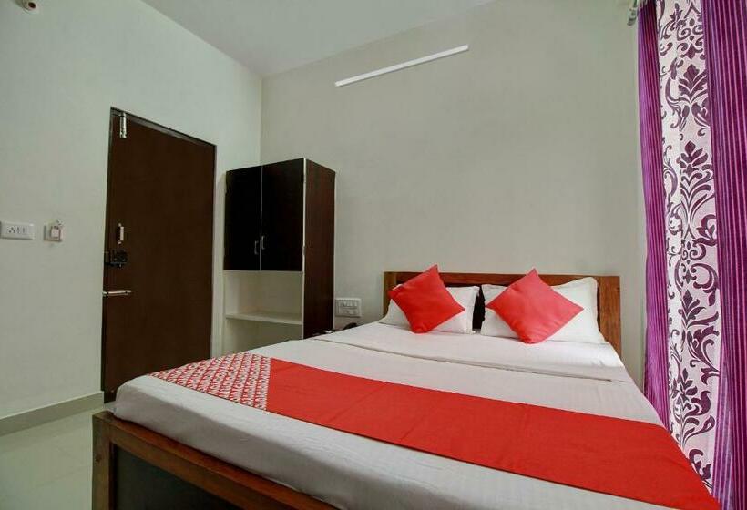 Отель Vaccinated Staff- Oyo 14360 Park Inn