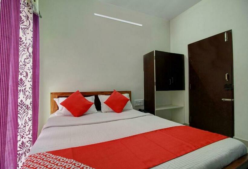 Отель Vaccinated Staff- Oyo 14360 Park Inn