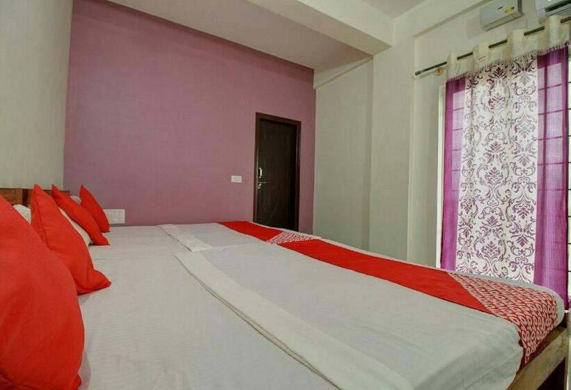 Отель Vaccinated Staff- Oyo 14360 Park Inn