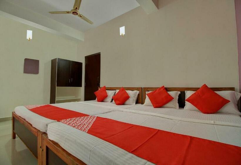 Отель Vaccinated Staff- Oyo 14360 Park Inn