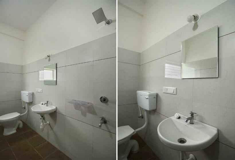 Отель Vaccinated Staff- Oyo 14360 Park Inn