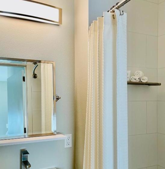 Art House Hotel And Suites