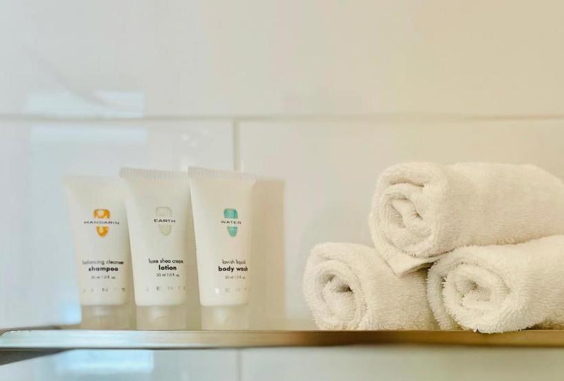 Art House Hotel And Suites