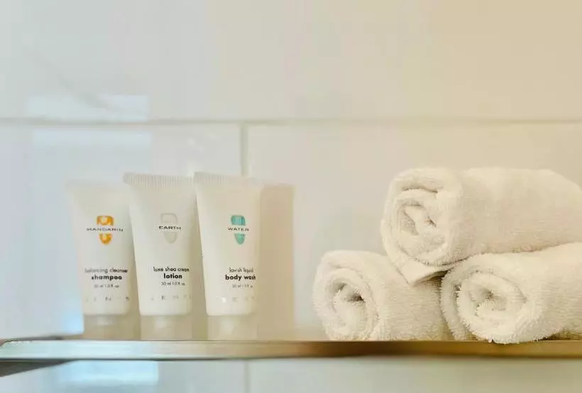 Art House Hotel And Suites