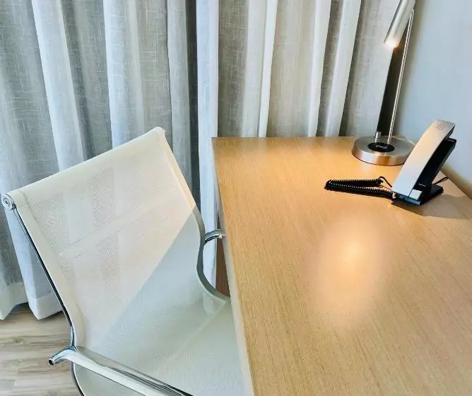 Art House Hotel And Suites