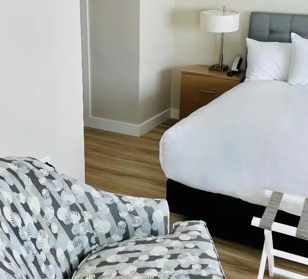 Art House Hotel And Suites